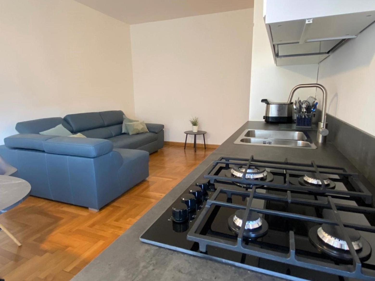 The Little Duck - Modern Apartment With Balcony Como Luaran gambar
