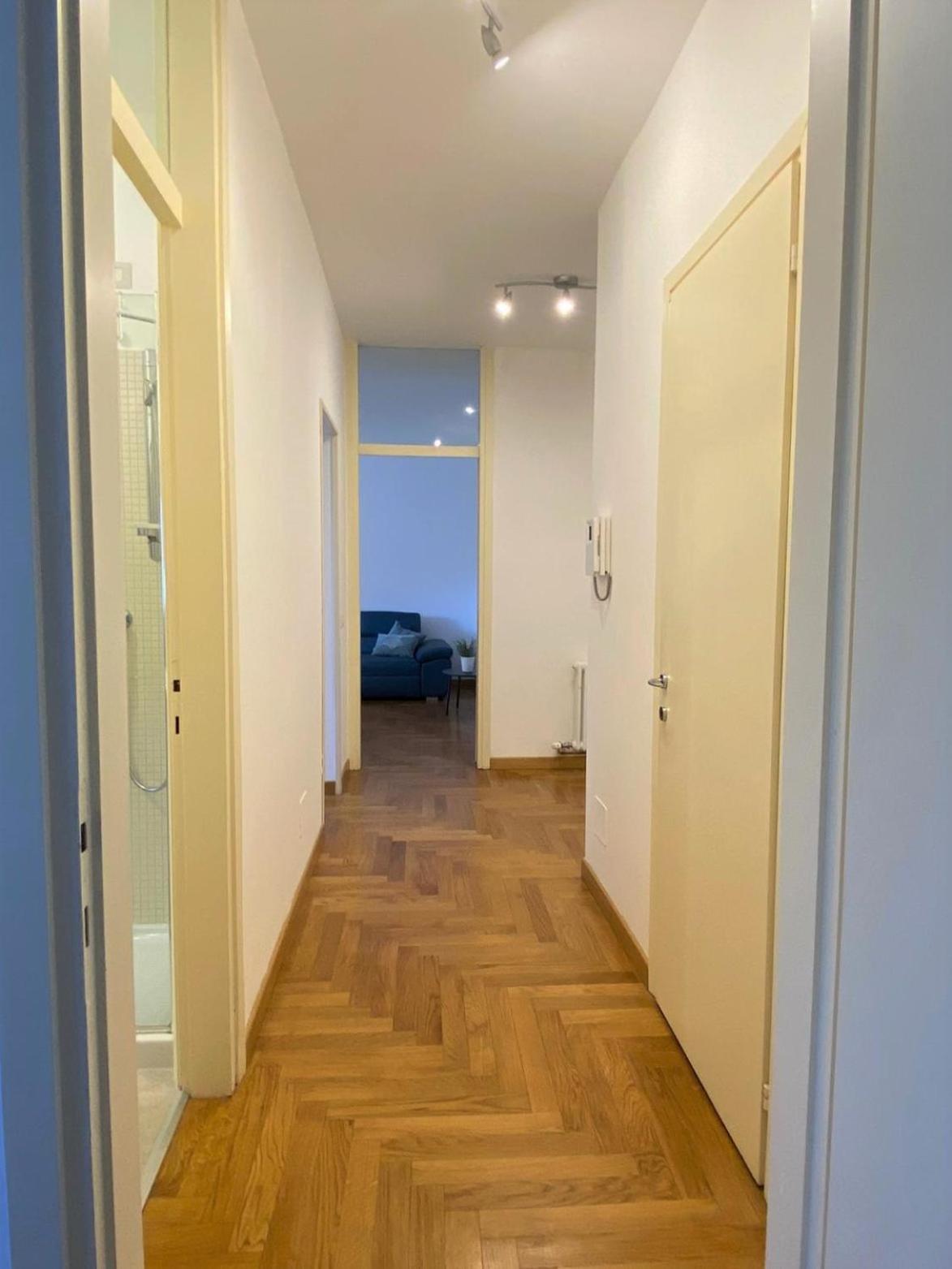 The Little Duck - Modern Apartment With Balcony Como Luaran gambar