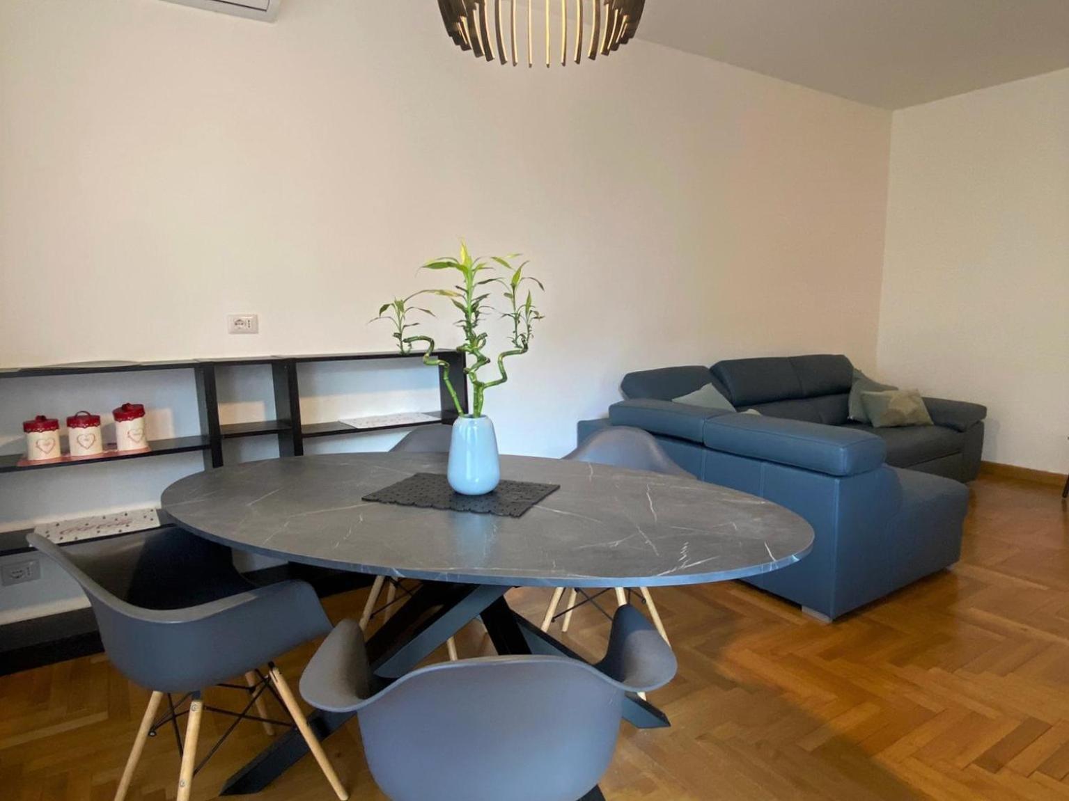 The Little Duck - Modern Apartment With Balcony Como Luaran gambar